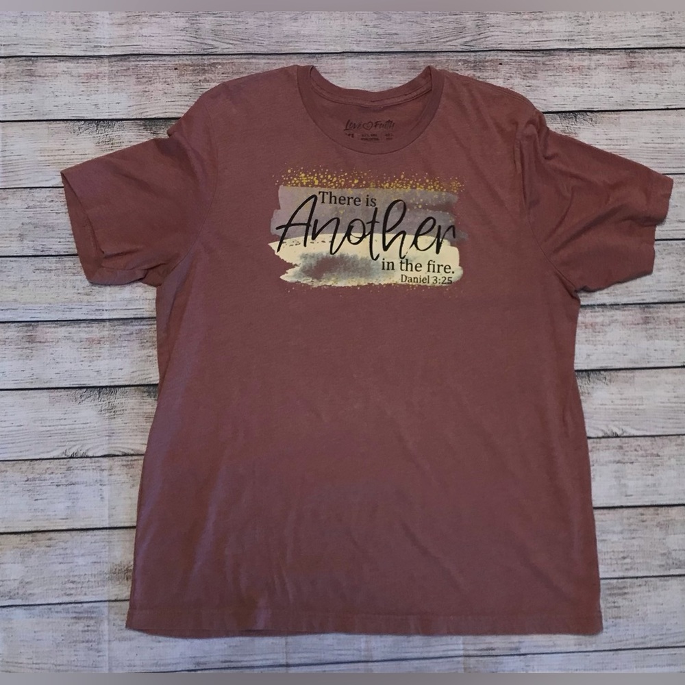 Inspirational Mauve Graphic Tee Size XL